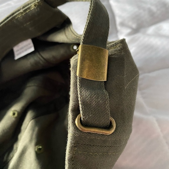 Women’s Green Hat with Silver Chains 🧢 - Picture 7 of 15